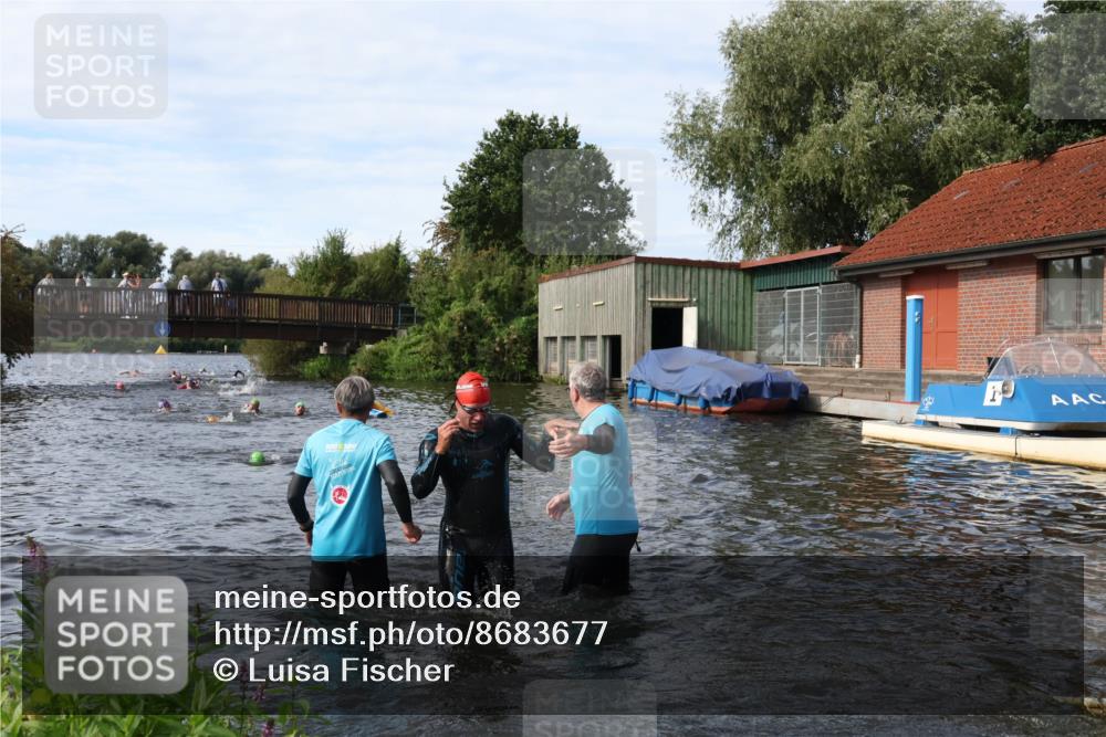 31.08.2025 - Elbe Triathlon Hamburg Luisa Fischer http://msf.ph/oto/8683677 31.08.2025 10:19:40 Schwimmen 1155, 1164, 1209 meine-sportfotos.de