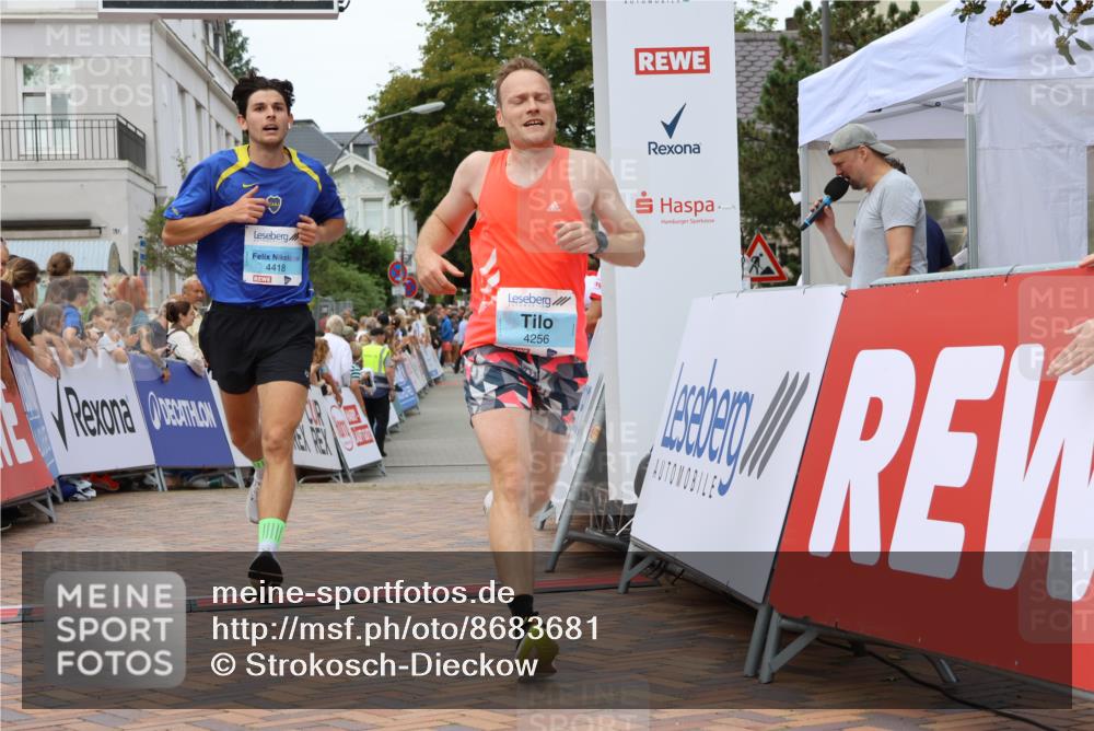 31.08.2025 - 21. Blankeneser Heldenlauf Strokosch-Dieckow http://msf.ph/oto/8683681 31.08.2025 12:03:29 Ziel 4256, 4418, 4032 meine-sportfotos.de