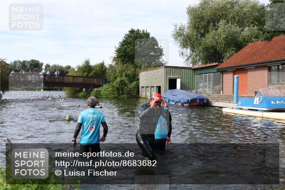31.08.2025 - Elbe Triathlon Hamburg Luisa Fischer http://msf.ph/oto/8683682 31.08.2025 10:19:41 Schwimmen 1155, 1164, 1209 meine-sportfotos.de
