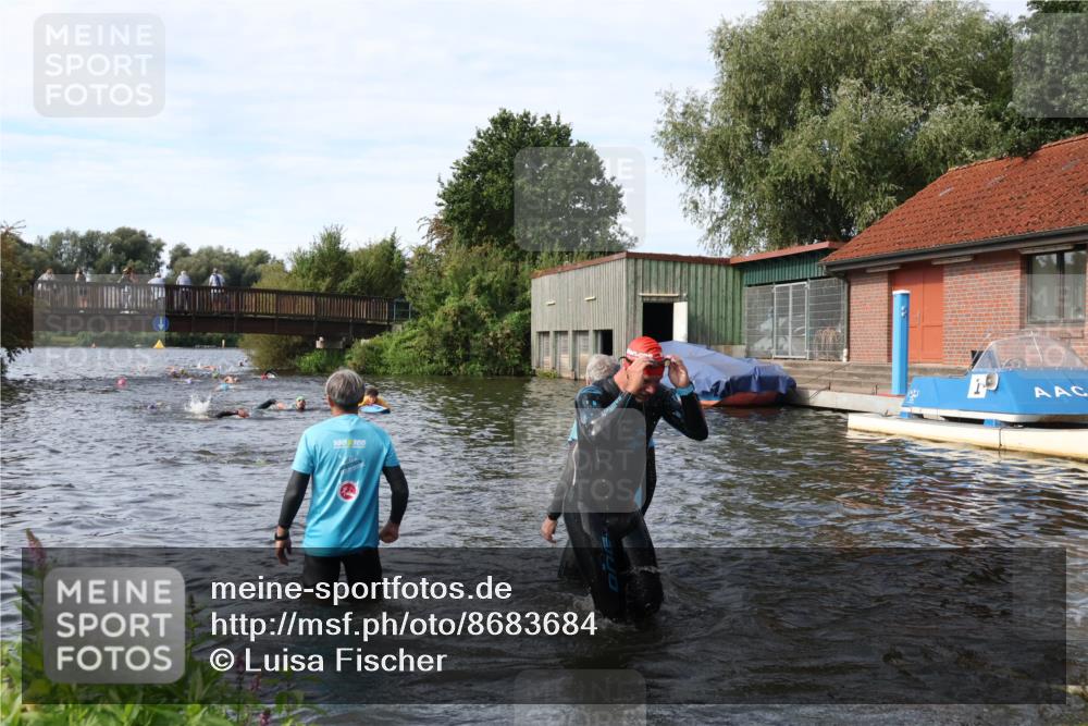 31.08.2025 - Elbe Triathlon Hamburg Luisa Fischer http://msf.ph/oto/8683684 31.08.2025 10:19:42 Schwimmen 1155, 1164 meine-sportfotos.de