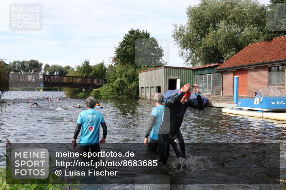 31.08.2025 - Elbe Triathlon Hamburg Luisa Fischer http://msf.ph/oto/8683685 31.08.2025 10:19:42 Schwimmen 1155, 1164 meine-sportfotos.de