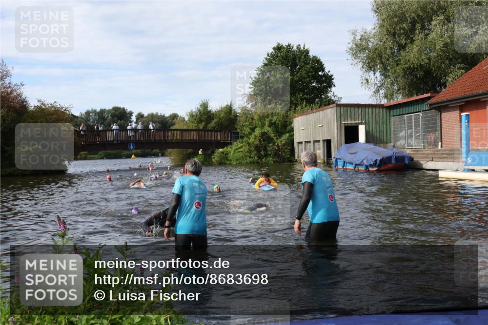 31.08.2025 - Elbe Triathlon Hamburg Luisa Fischer http://msf.ph/oto/8683698 31.08.2025 10:19:59 Schwimmen 1185, 1208, 1246, 1445 meine-sportfotos.de