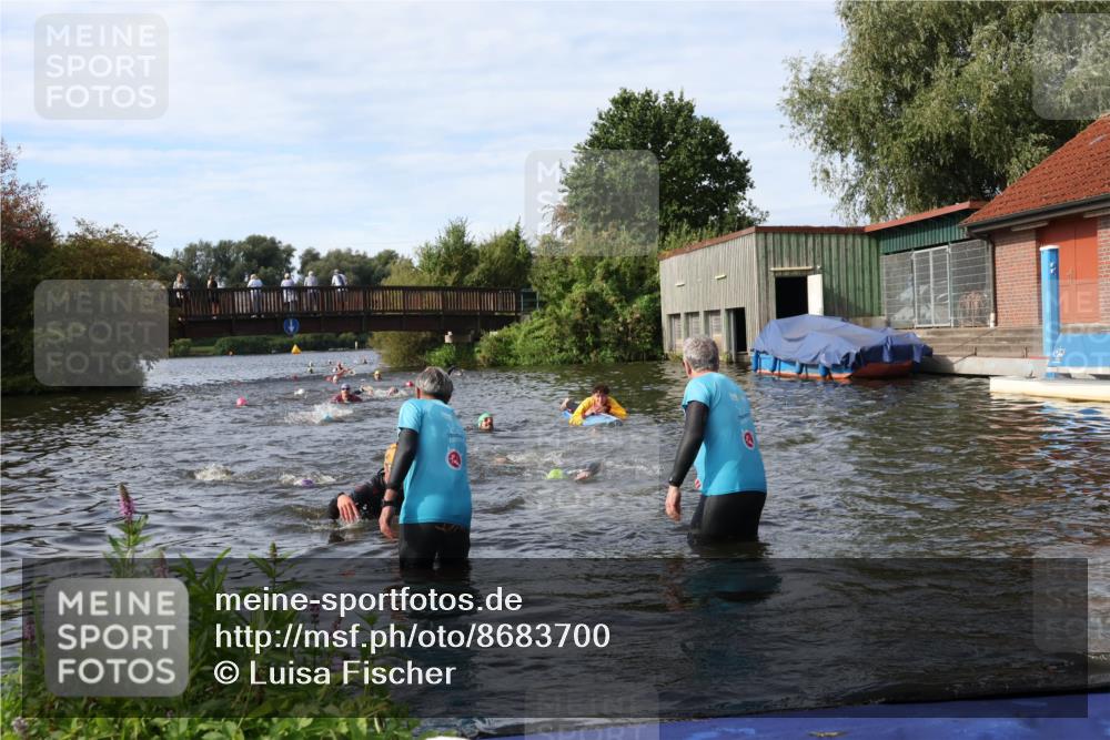 31.08.2025 - Elbe Triathlon Hamburg Luisa Fischer http://msf.ph/oto/8683700 31.08.2025 10:19:59 Schwimmen 1185, 1208, 1246, 1445 meine-sportfotos.de