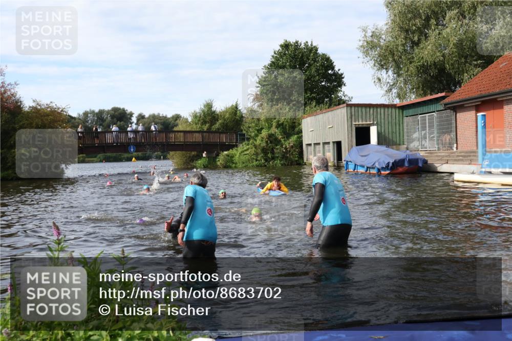31.08.2025 - Elbe Triathlon Hamburg Luisa Fischer http://msf.ph/oto/8683702 31.08.2025 10:19:59 Schwimmen 1185, 1208, 1246, 1445 meine-sportfotos.de