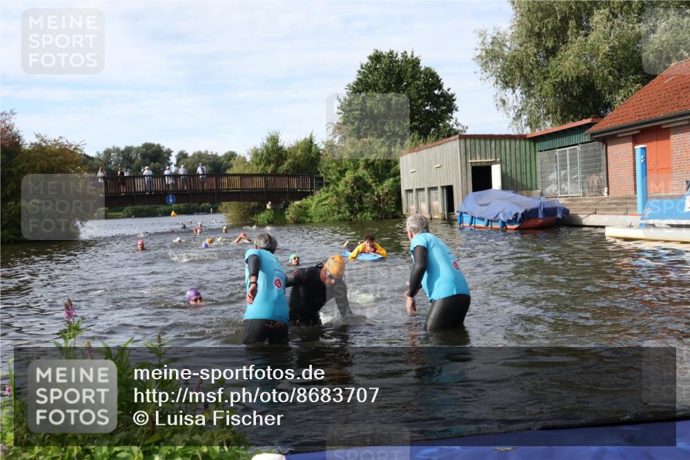31.08.2025 - Elbe Triathlon Hamburg Luisa Fischer http://msf.ph/oto/8683707 31.08.2025 10:20:00 Schwimmen 1185, 1208, 1445 meine-sportfotos.de