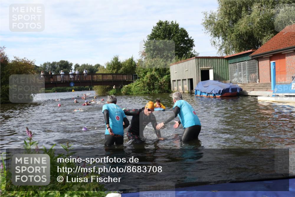31.08.2025 - Elbe Triathlon Hamburg Luisa Fischer http://msf.ph/oto/8683708 31.08.2025 10:20:01 Schwimmen 1185, 1208, 1445 meine-sportfotos.de