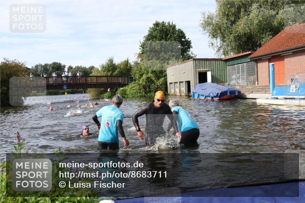 31.08.2025 - Elbe Triathlon Hamburg Luisa Fischer http://msf.ph/oto/8683711 31.08.2025 10:20:01 Schwimmen 1185, 1208, 1445 meine-sportfotos.de