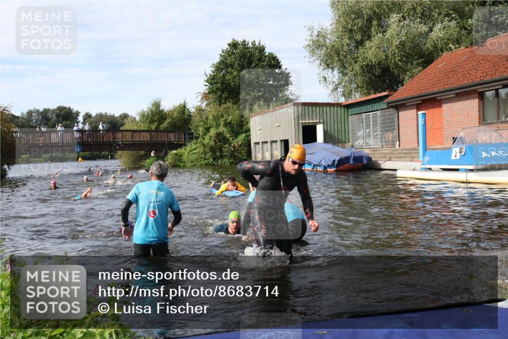 31.08.2025 - Elbe Triathlon Hamburg Luisa Fischer http://msf.ph/oto/8683714 31.08.2025 10:20:02 Schwimmen 1185, 1208, 1445 meine-sportfotos.de