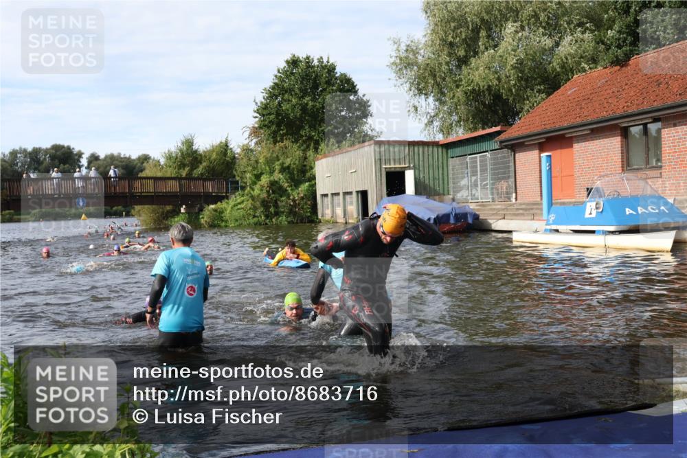 31.08.2025 - Elbe Triathlon Hamburg Luisa Fischer http://msf.ph/oto/8683716 31.08.2025 10:20:02 Schwimmen 1185, 1208, 1445 meine-sportfotos.de