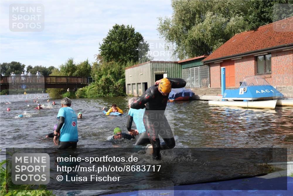 31.08.2025 - Elbe Triathlon Hamburg Luisa Fischer http://msf.ph/oto/8683717 31.08.2025 10:20:03 Schwimmen 1185, 1208, 1445 meine-sportfotos.de