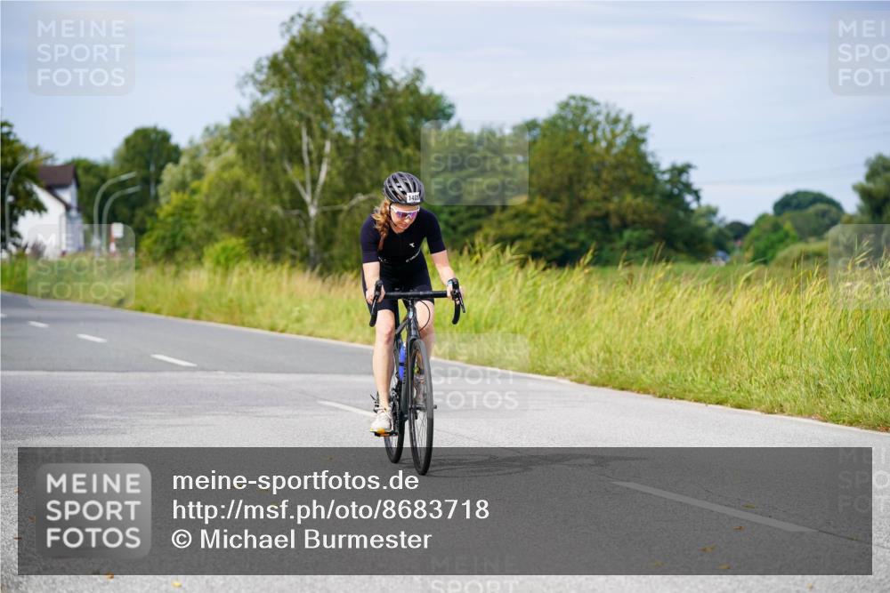 31.08.2025 - Elbe Triathlon Hamburg Michael Burmester http://msf.ph/oto/8683718 31.08.2025 11:13:50 Radfahren 1392, 1405 meine-sportfotos.de