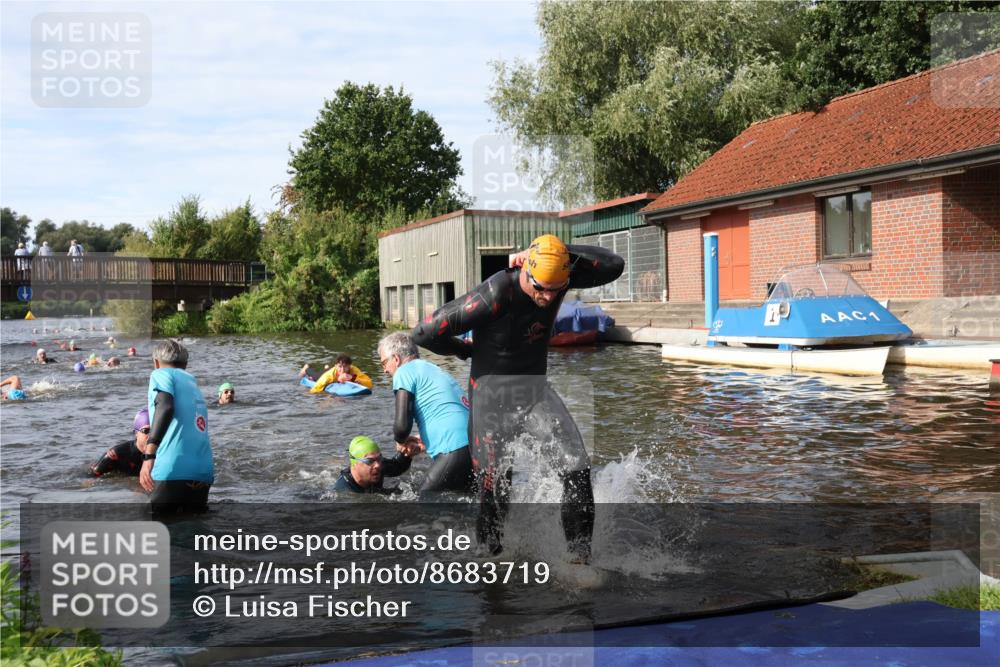 31.08.2025 - Elbe Triathlon Hamburg Luisa Fischer http://msf.ph/oto/8683719 31.08.2025 10:20:03 Schwimmen 1185, 1208, 1445 meine-sportfotos.de