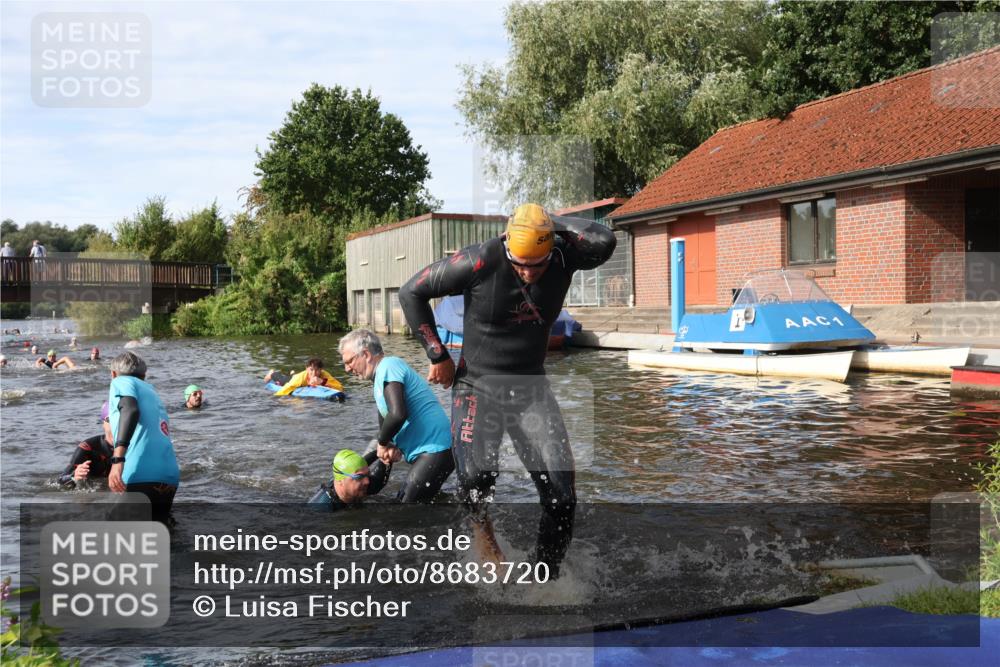 31.08.2025 - Elbe Triathlon Hamburg Luisa Fischer http://msf.ph/oto/8683720 31.08.2025 10:20:03 Schwimmen 1185, 1208, 1445 meine-sportfotos.de