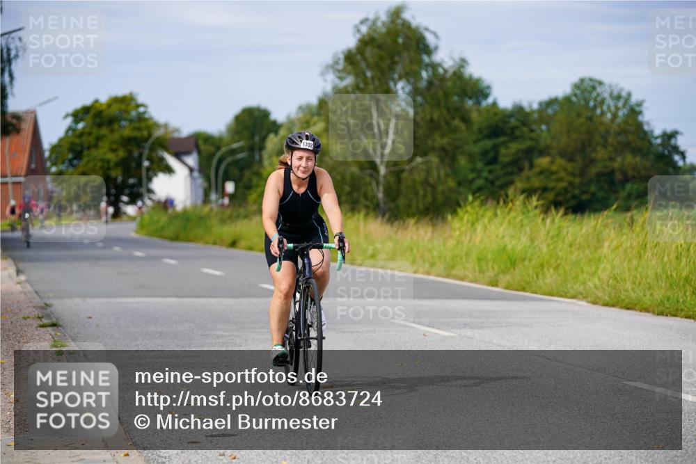 31.08.2025 - Elbe Triathlon Hamburg Michael Burmester http://msf.ph/oto/8683724 31.08.2025 11:13:53 Radfahren 1392, 1405 meine-sportfotos.de