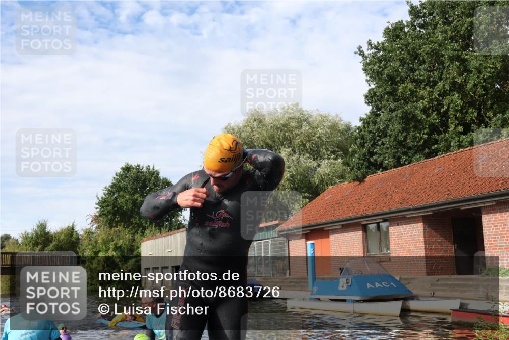 31.08.2025 - Elbe Triathlon Hamburg Luisa Fischer http://msf.ph/oto/8683726 31.08.2025 10:20:04 Schwimmen 1185, 1208, 1445 meine-sportfotos.de