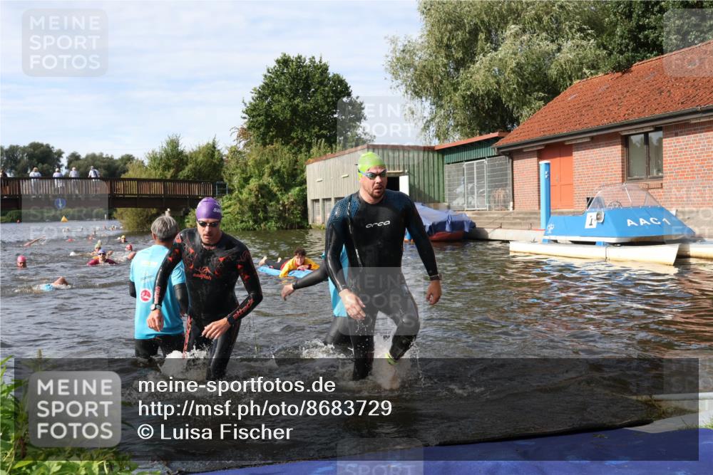 31.08.2025 - Elbe Triathlon Hamburg Luisa Fischer http://msf.ph/oto/8683729 31.08.2025 10:20:06 Schwimmen 1185, 1208, 1445 meine-sportfotos.de