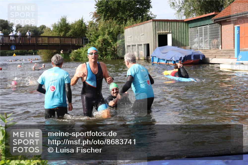 31.08.2025 - Elbe Triathlon Hamburg Luisa Fischer http://msf.ph/oto/8683741 31.08.2025 10:20:17 Schwimmen 1014, 1143, 1226 meine-sportfotos.de