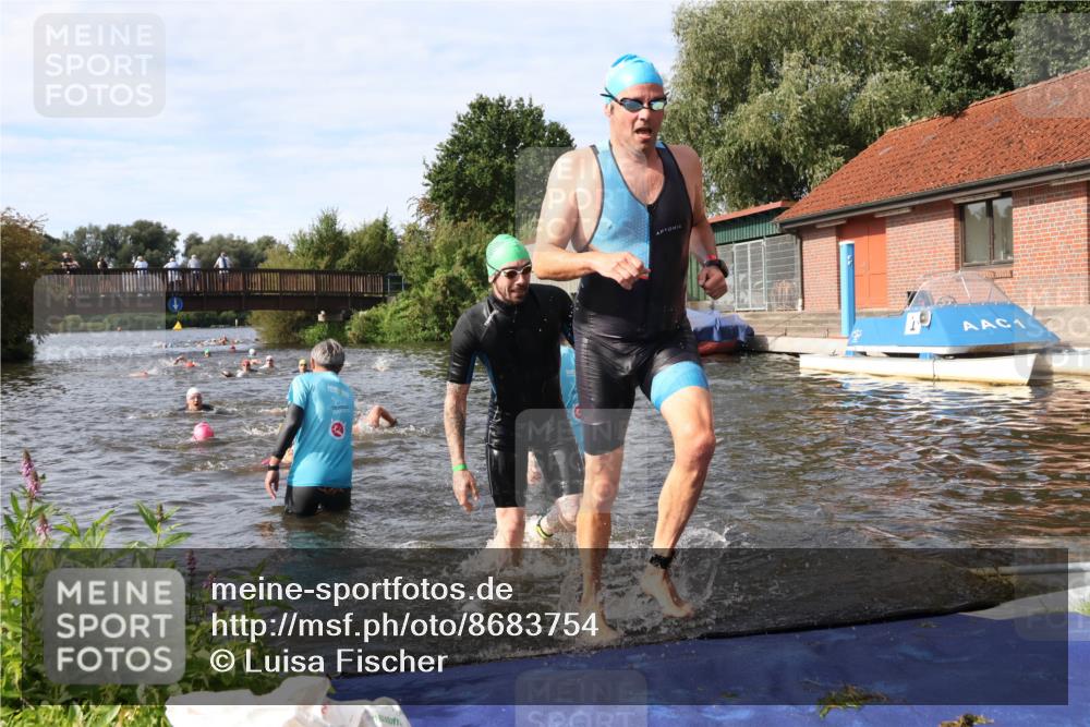 31.08.2025 - Elbe Triathlon Hamburg Luisa Fischer http://msf.ph/oto/8683754 31.08.2025 10:20:20 Schwimmen 1014, 1143, 1226 meine-sportfotos.de