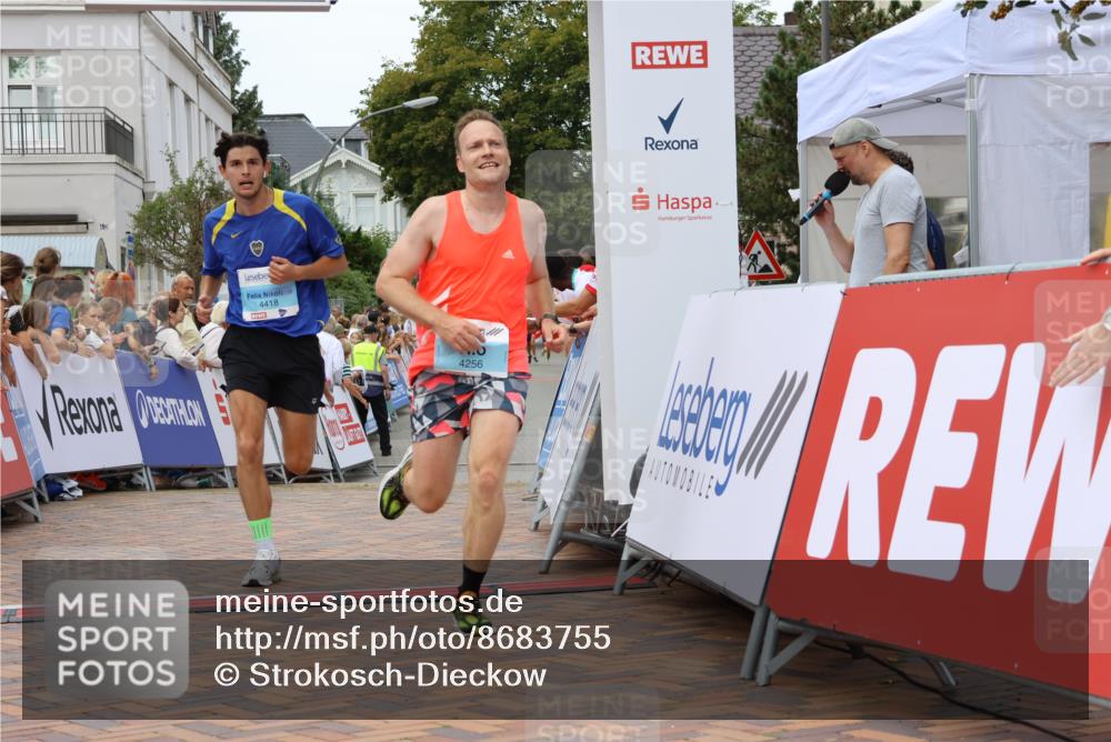31.08.2025 - 21. Blankeneser Heldenlauf Strokosch-Dieckow http://msf.ph/oto/8683755 31.08.2025 12:03:29 Ziel 4256, 4418, 4032 meine-sportfotos.de