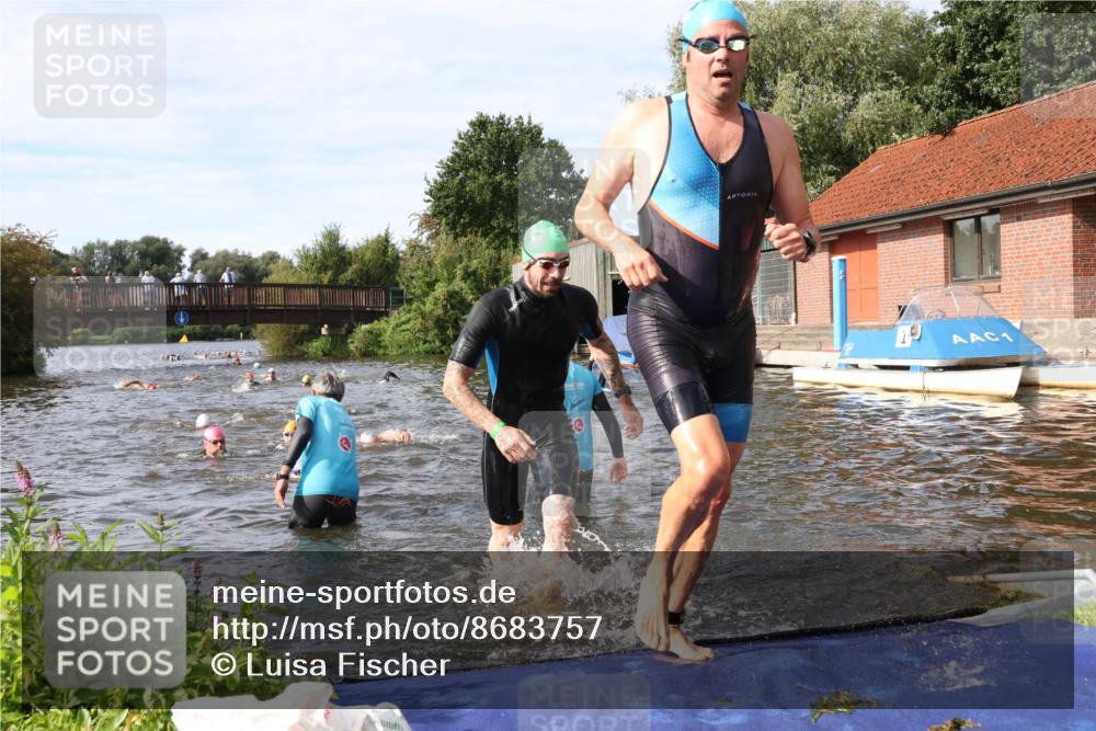 31.08.2025 - Elbe Triathlon Hamburg Luisa Fischer http://msf.ph/oto/8683757 31.08.2025 10:20:20 Schwimmen 1014, 1143, 1226 meine-sportfotos.de