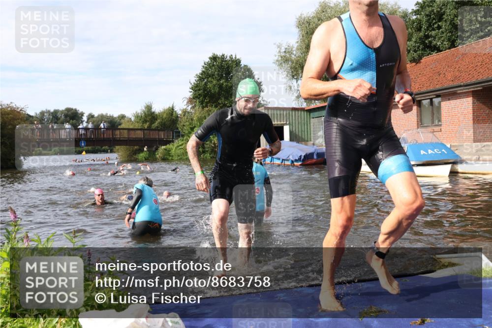 31.08.2025 - Elbe Triathlon Hamburg Luisa Fischer http://msf.ph/oto/8683758 31.08.2025 10:20:21 Schwimmen 1014, 1140, 1143, 1226 meine-sportfotos.de