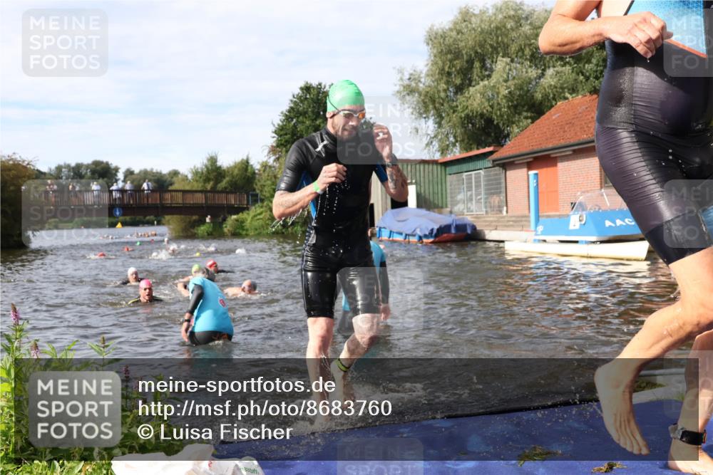 31.08.2025 - Elbe Triathlon Hamburg Luisa Fischer http://msf.ph/oto/8683760 31.08.2025 10:20:21 Schwimmen 1014, 1140, 1143, 1226 meine-sportfotos.de