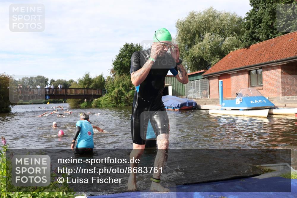 31.08.2025 - Elbe Triathlon Hamburg Luisa Fischer http://msf.ph/oto/8683761 31.08.2025 10:20:21 Schwimmen 1014, 1140, 1143, 1226 meine-sportfotos.de
