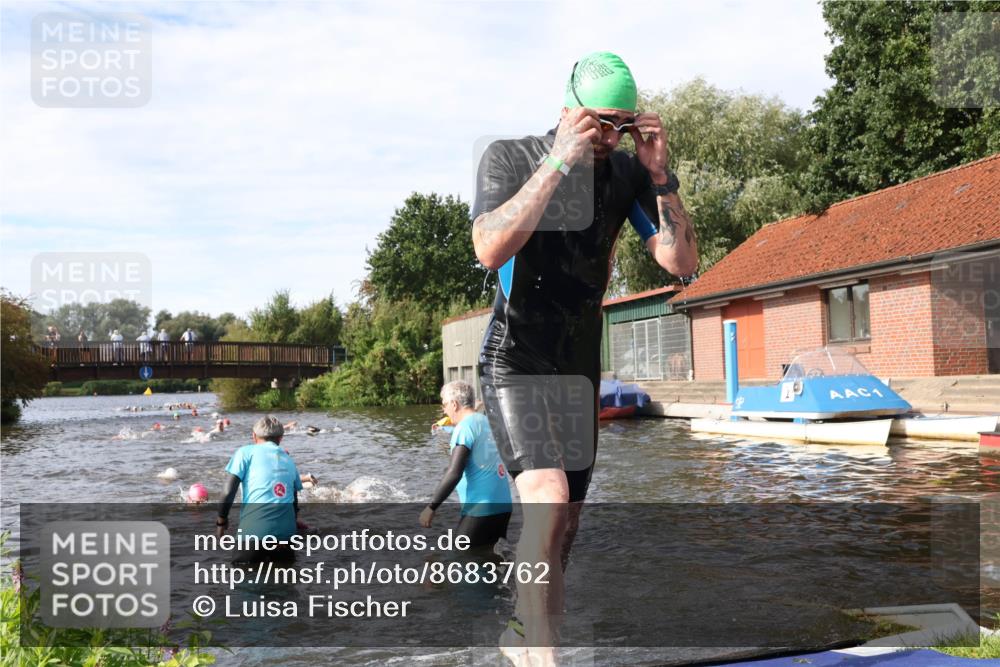 31.08.2025 - Elbe Triathlon Hamburg Luisa Fischer http://msf.ph/oto/8683762 31.08.2025 10:20:22 Schwimmen 1014, 1127, 1140, 1143, 1224, 1226 meine-sportfotos.de