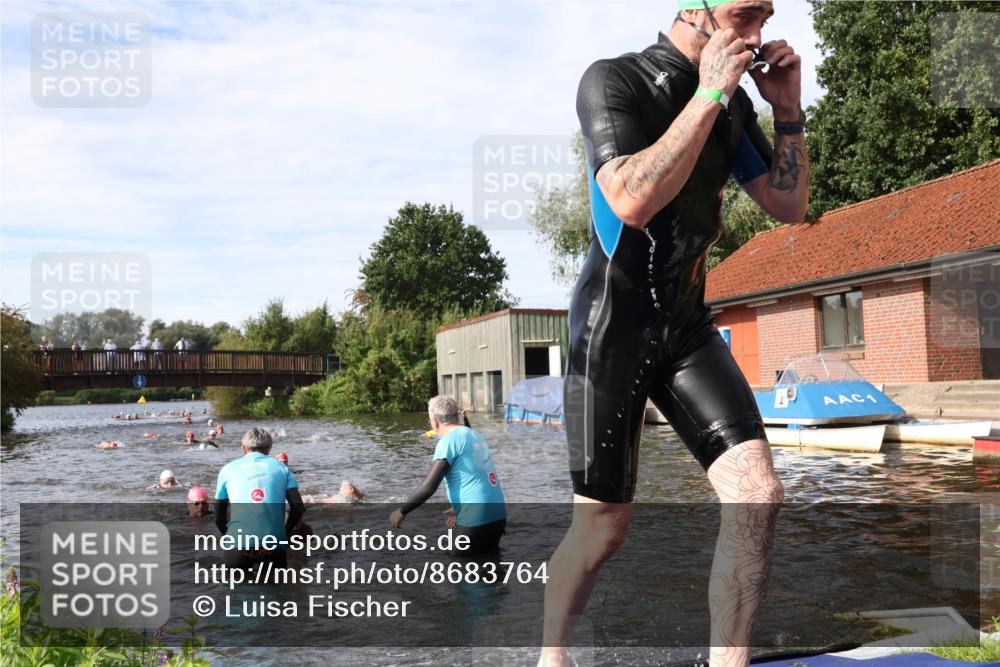 31.08.2025 - Elbe Triathlon Hamburg Luisa Fischer http://msf.ph/oto/8683764 31.08.2025 10:20:22 Schwimmen 1014, 1127, 1140, 1143, 1224, 1226 meine-sportfotos.de