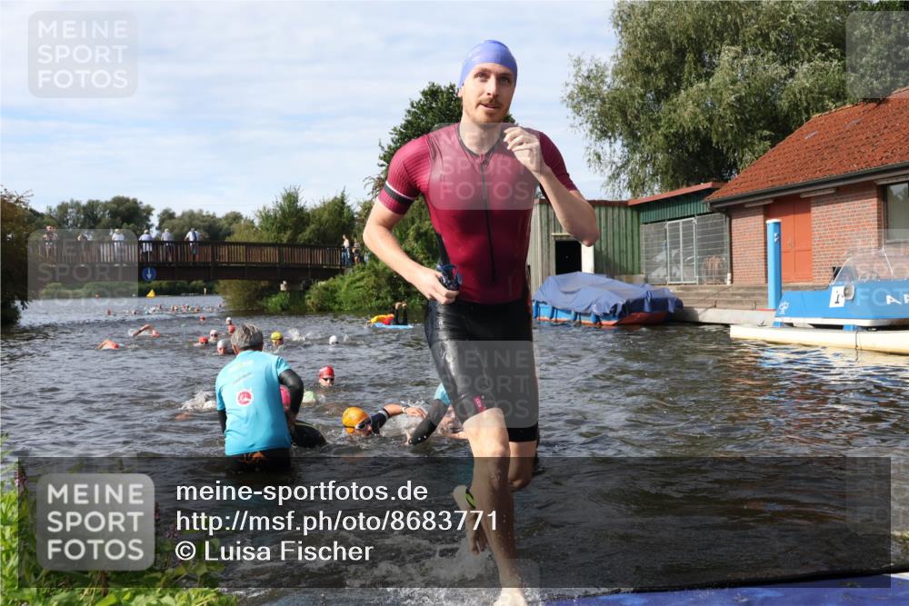 31.08.2025 - Elbe Triathlon Hamburg Luisa Fischer http://msf.ph/oto/8683771 31.08.2025 10:20:25 Schwimmen 1014, 1127, 1140, 1143, 1180, 1216, 1224, 1226 meine-sportfotos.de