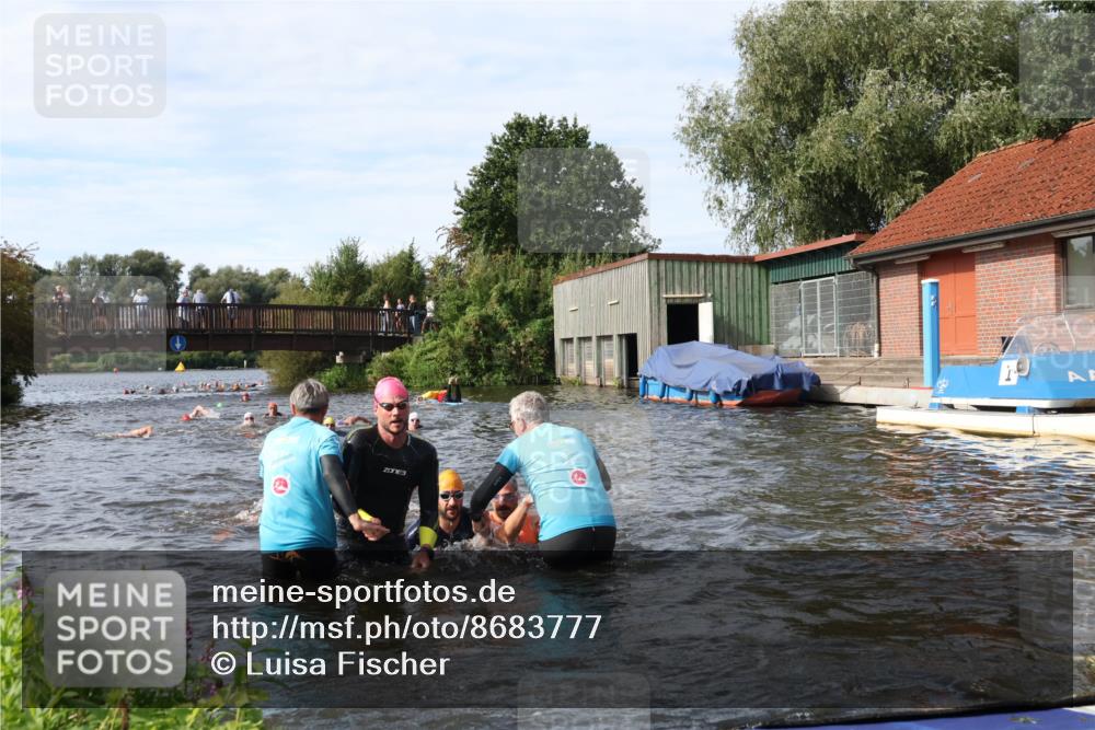 31.08.2025 - Elbe Triathlon Hamburg Luisa Fischer http://msf.ph/oto/8683777 31.08.2025 10:20:27 Schwimmen 1127, 1140, 1143, 1180, 1216, 1224 meine-sportfotos.de