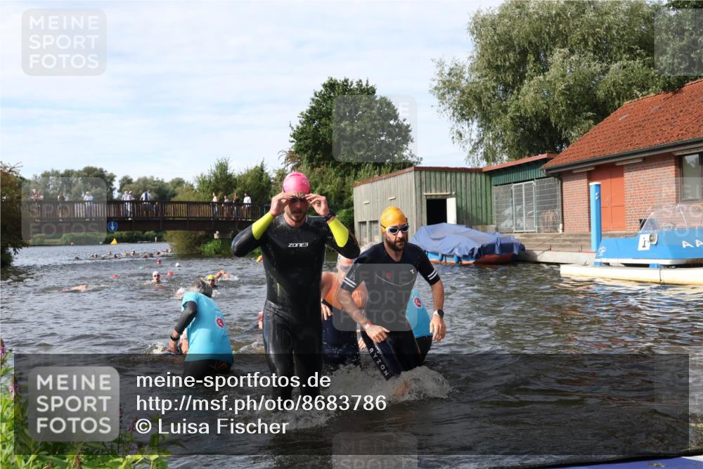 31.08.2025 - Elbe Triathlon Hamburg Luisa Fischer http://msf.ph/oto/8683786 31.08.2025 10:20:29 Schwimmen 1121, 1127, 1140, 1143, 1180, 1216, 1224 meine-sportfotos.de