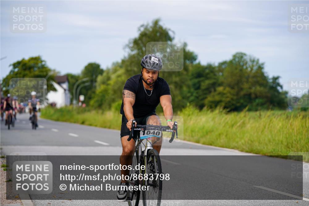 31.08.2025 - Elbe Triathlon Hamburg Michael Burmester http://msf.ph/oto/8683798 31.08.2025 11:14:32 Radfahren 1040, 1438, 1522 meine-sportfotos.de