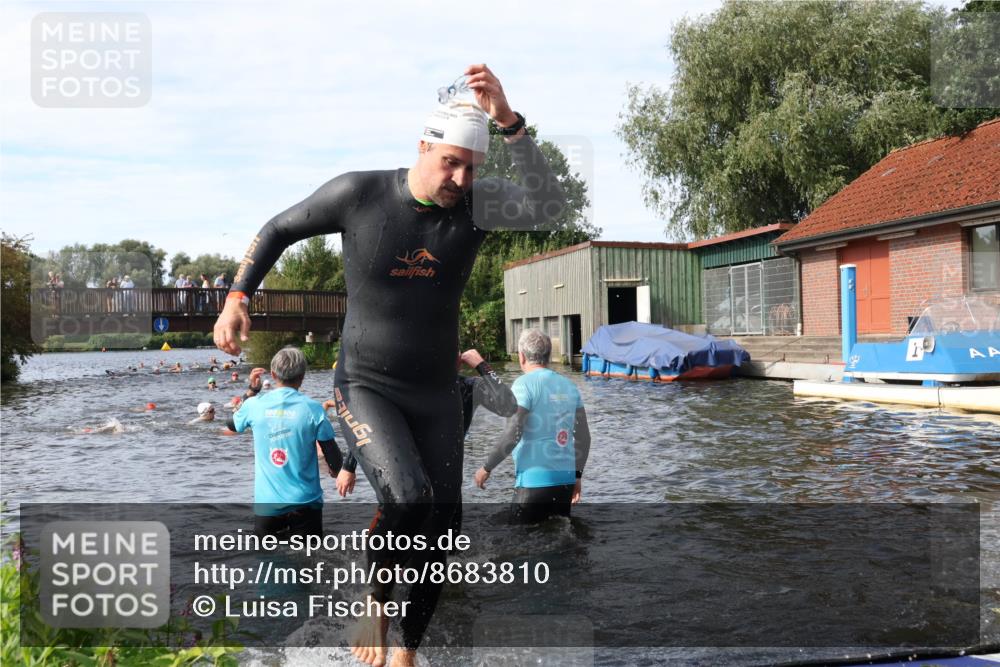 31.08.2025 - Elbe Triathlon Hamburg Luisa Fischer http://msf.ph/oto/8683810 31.08.2025 10:20:34 Schwimmen 1121, 1127, 1140, 1180, 1216, 1224 meine-sportfotos.de