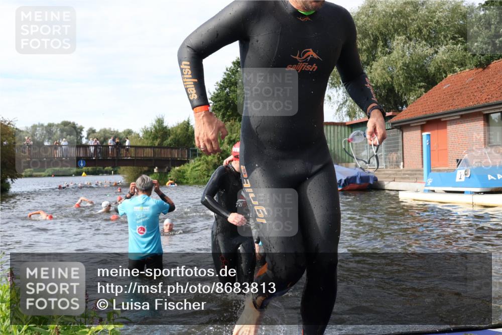 31.08.2025 - Elbe Triathlon Hamburg Luisa Fischer http://msf.ph/oto/8683813 31.08.2025 10:20:35 Schwimmen 1121, 1127, 1140, 1180, 1216, 1224 meine-sportfotos.de