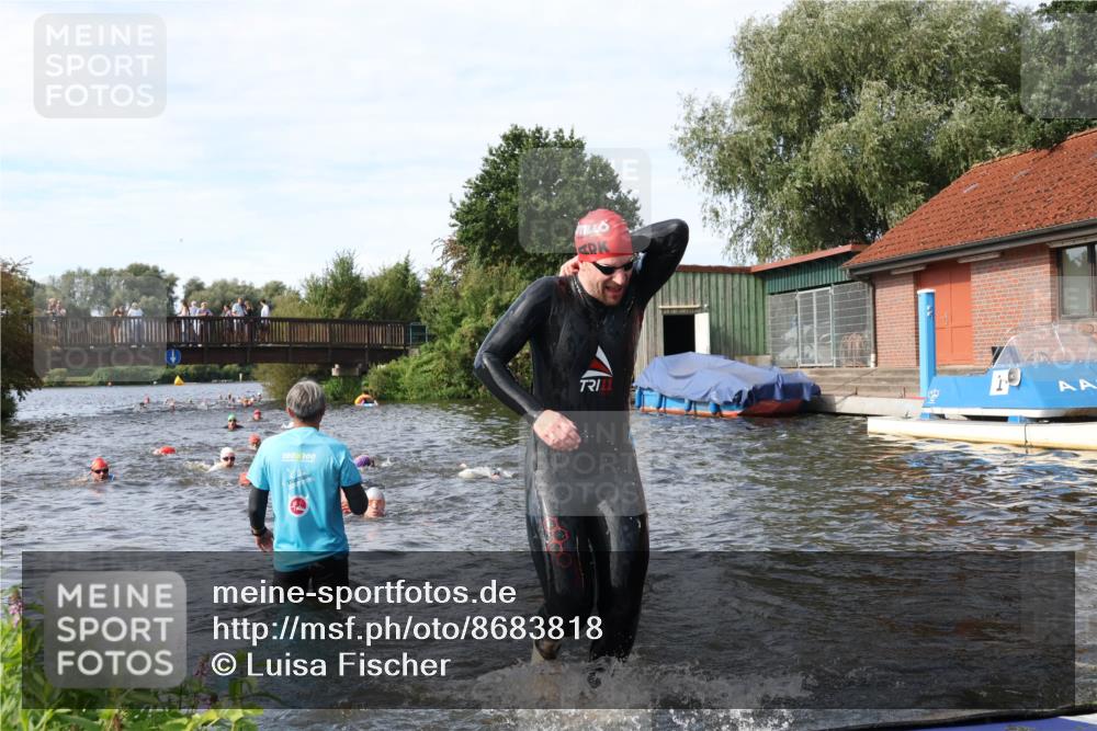 31.08.2025 - Elbe Triathlon Hamburg Luisa Fischer http://msf.ph/oto/8683818 31.08.2025 10:20:36 Schwimmen 1121, 1127, 1180, 1193, 1216, 1224 meine-sportfotos.de