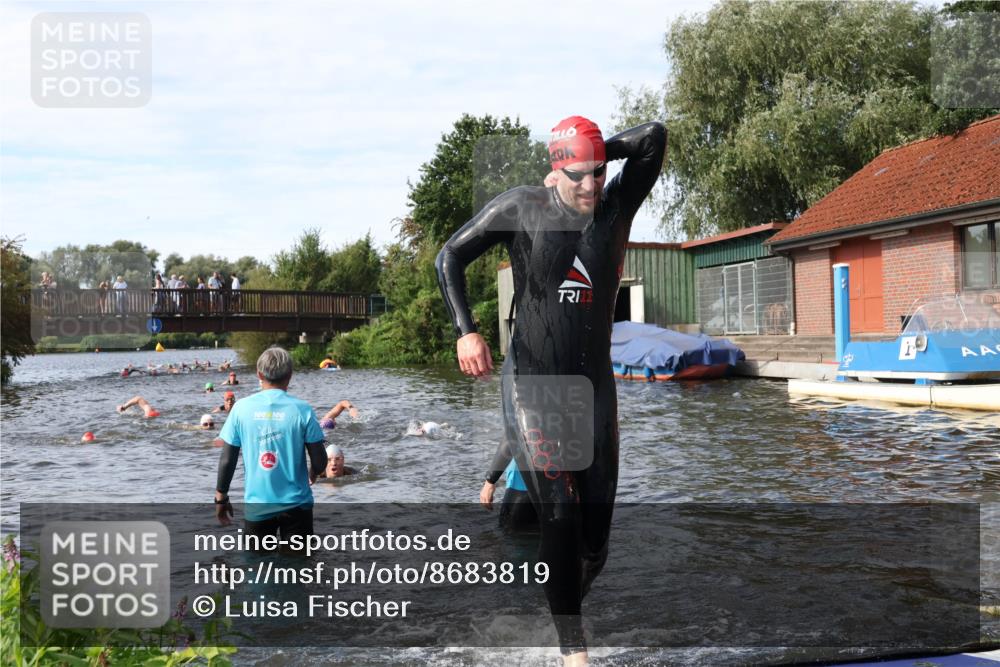 31.08.2025 - Elbe Triathlon Hamburg Luisa Fischer http://msf.ph/oto/8683819 31.08.2025 10:20:36 Schwimmen 1121, 1127, 1180, 1193, 1216, 1224 meine-sportfotos.de