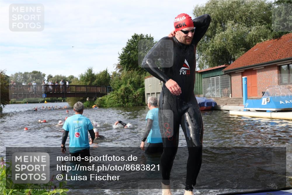 31.08.2025 - Elbe Triathlon Hamburg Luisa Fischer http://msf.ph/oto/8683821 31.08.2025 10:20:36 Schwimmen 1121, 1127, 1180, 1193, 1216, 1224 meine-sportfotos.de