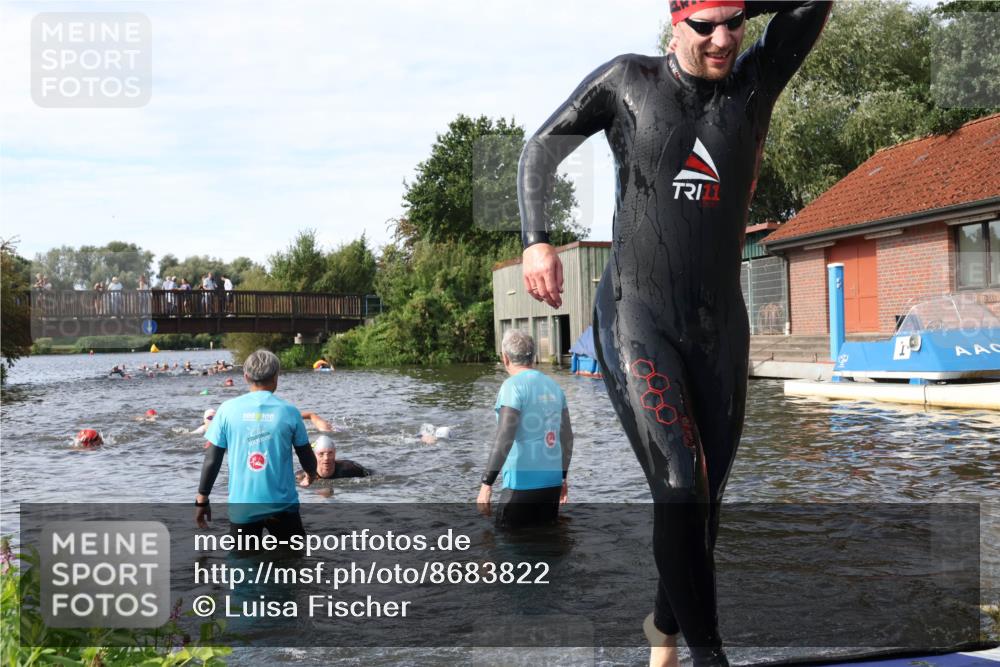 31.08.2025 - Elbe Triathlon Hamburg Luisa Fischer http://msf.ph/oto/8683822 31.08.2025 10:20:37 Schwimmen 1121, 1180, 1190, 1193, 1216 meine-sportfotos.de