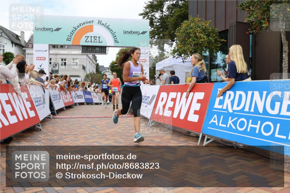 31.08.2025 - 21. Blankeneser Heldenlauf Strokosch-Dieckow http://msf.ph/oto/8683823 31.08.2025 12:03:28 Ziel 4256, 4418, 4151, 4032 meine-sportfotos.de
