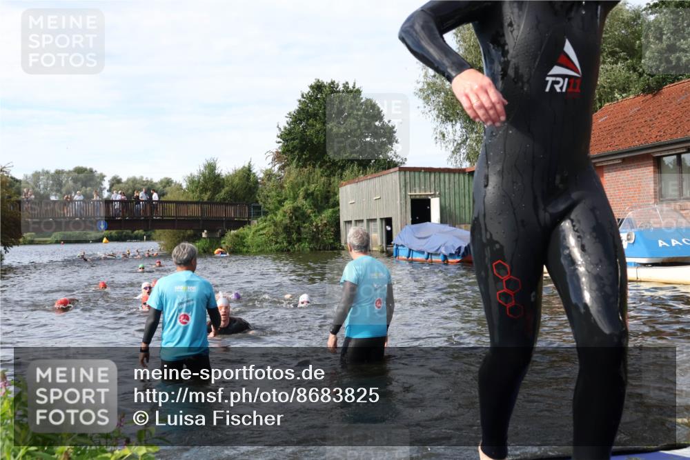 31.08.2025 - Elbe Triathlon Hamburg Luisa Fischer http://msf.ph/oto/8683825 31.08.2025 10:20:37 Schwimmen 1121, 1180, 1190, 1193, 1216 meine-sportfotos.de