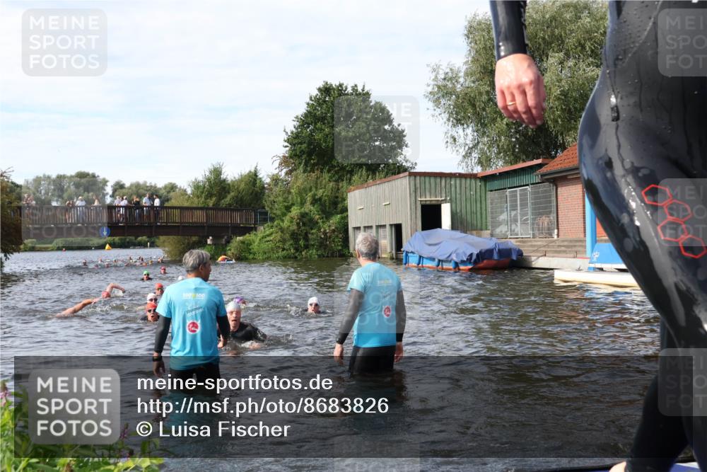 31.08.2025 - Elbe Triathlon Hamburg Luisa Fischer http://msf.ph/oto/8683826 31.08.2025 10:20:37 Schwimmen 1121, 1180, 1190, 1193, 1216 meine-sportfotos.de