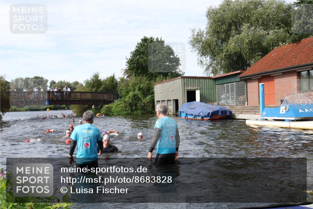 31.08.2025 - Elbe Triathlon Hamburg Luisa Fischer http://msf.ph/oto/8683828 31.08.2025 10:20:38 Schwimmen 1121, 1180, 1190, 1193, 1216 meine-sportfotos.de