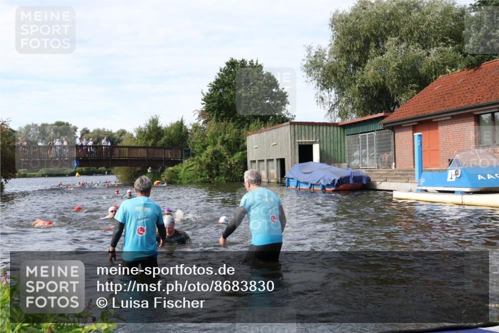 31.08.2025 - Elbe Triathlon Hamburg Luisa Fischer http://msf.ph/oto/8683830 31.08.2025 10:20:38 Schwimmen 1121, 1180, 1190, 1193, 1216 meine-sportfotos.de