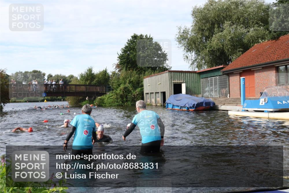 31.08.2025 - Elbe Triathlon Hamburg Luisa Fischer http://msf.ph/oto/8683831 31.08.2025 10:20:38 Schwimmen 1121, 1180, 1190, 1193, 1216 meine-sportfotos.de