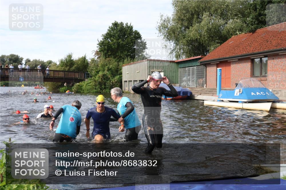 31.08.2025 - Elbe Triathlon Hamburg Luisa Fischer http://msf.ph/oto/8683832 31.08.2025 10:20:43 Schwimmen 1190, 1193, 1225, 1234 meine-sportfotos.de