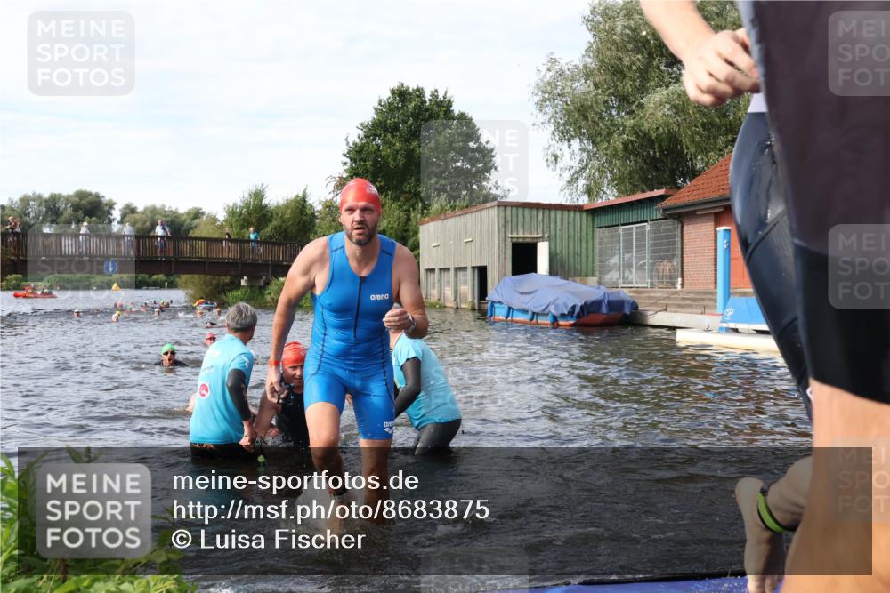 31.08.2025 - Elbe Triathlon Hamburg Luisa Fischer http://msf.ph/oto/8683875 31.08.2025 10:20:54 Schwimmen 1147, 1174, 1225, 1227, 1241 meine-sportfotos.de