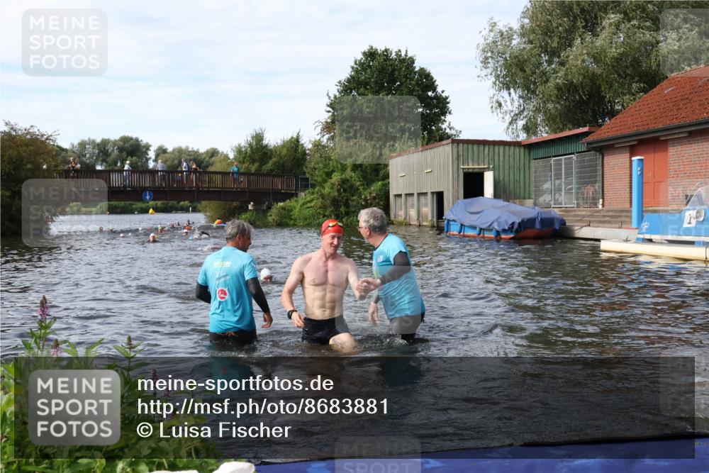 31.08.2025 - Elbe Triathlon Hamburg Luisa Fischer http://msf.ph/oto/8683881 31.08.2025 10:20:59 Schwimmen 1132, 1174, 1241, 1245 meine-sportfotos.de