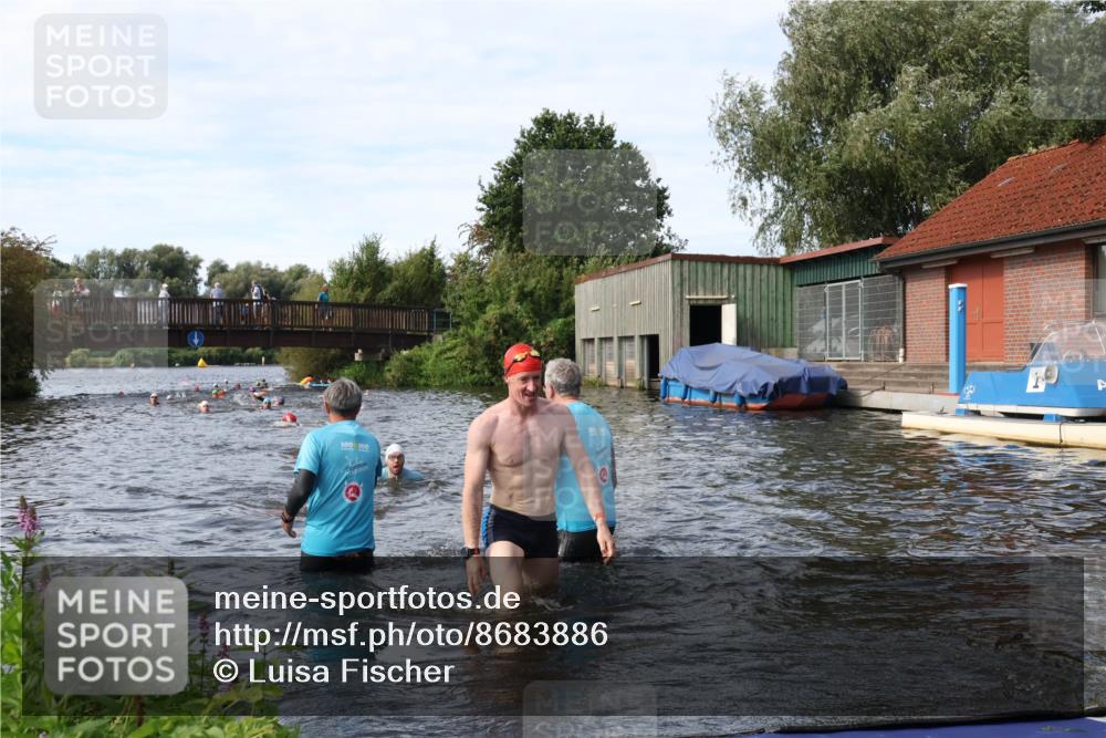 31.08.2025 - Elbe Triathlon Hamburg Luisa Fischer http://msf.ph/oto/8683886 31.08.2025 10:20:59 Schwimmen 1132, 1174, 1241, 1245 meine-sportfotos.de