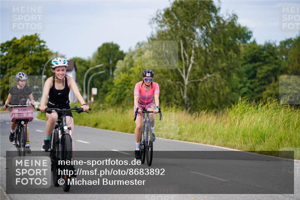 31.08.2025 - Elbe Triathlon Hamburg Michael Burmester http://msf.ph/oto/8683892 31.08.2025 11:15:02 Radfahren 1383, 1616, 1617 meine-sportfotos.de